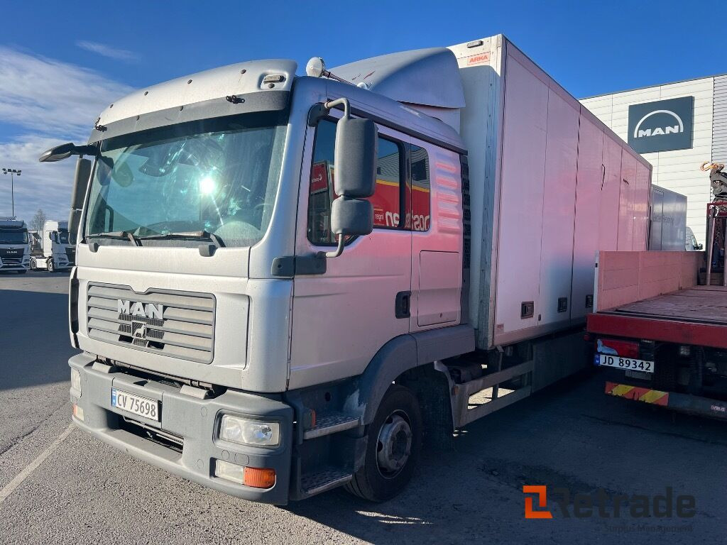 Truck Man TGL12.210 4X2BL - Грузовик с закрытым кузовом: фото 1 Truck Man TGL12.210 4X2BL - Грузовик с закрытым кузовом: фото 1