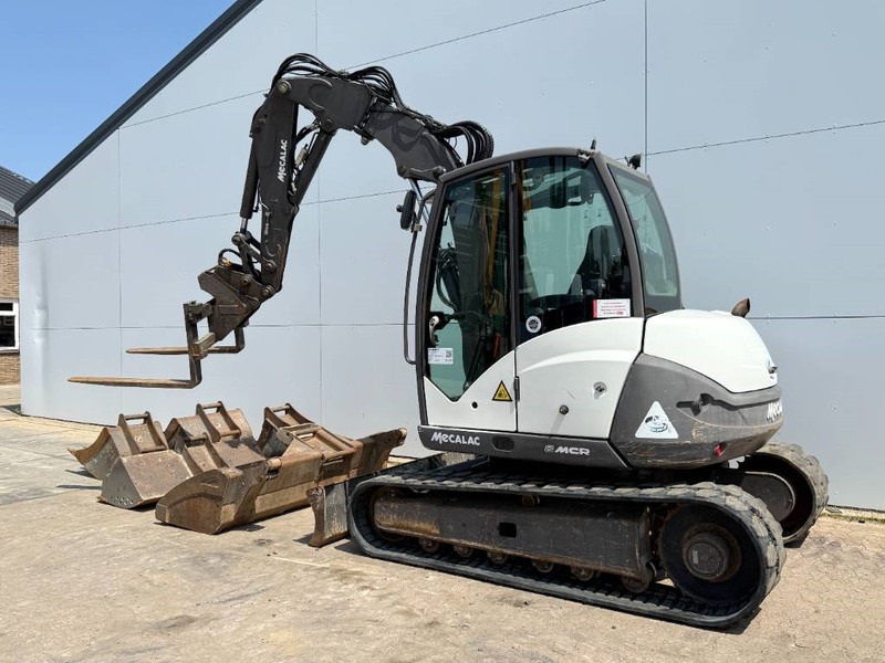 Mecalac 8MCR - 6 Attachments Included! Auto Greasing - Мини-экскаватор: фото 3 Mecalac 8MCR - 6 Attachments Included! Auto Greasing - Мини-экскаватор: фото 3