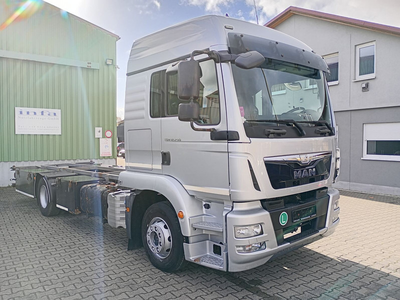 MAN TGM 12.290 BDF Euro 6 4x2 AHK (37) - Грузовик-шасси: фото 2 MAN TGM 12.290 BDF Euro 6 4x2 AHK (37) - Грузовик-шасси: фото 2