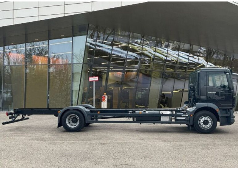 MAN TGM 18.320 4x2BL CH Fahrgestell Euro 6 Rechtslenker NEU - Грузовик-шасси: фото 4 MAN TGM 18.320 4x2BL CH Fahrgestell Euro 6 Rechtslenker NEU - Грузовик-шасси: фото 4