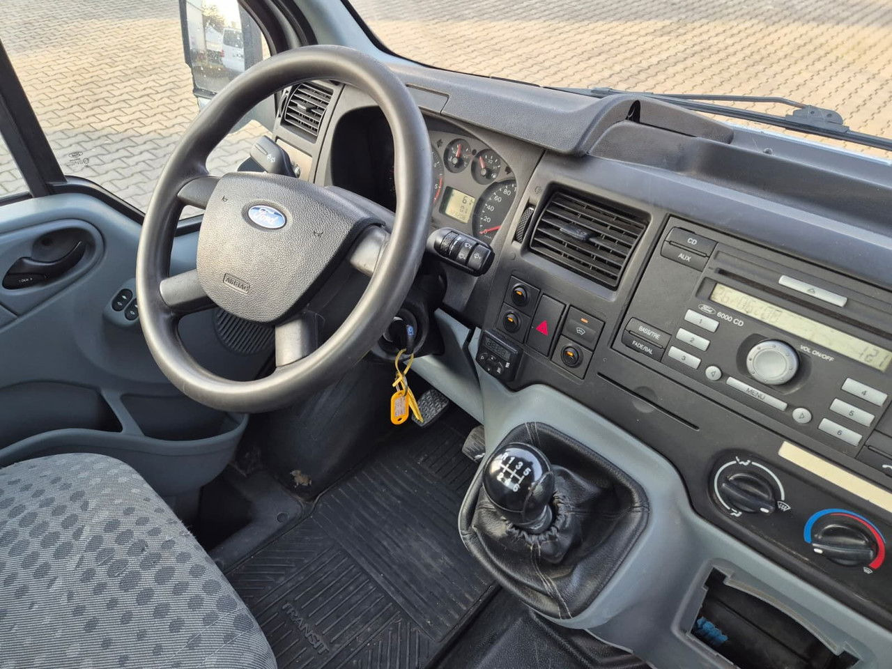 Малотоннажный бортовой грузовик Ford Transit 350 2.4 TDCi / HDS Hiab / 1 Owner / Serviced: фото 22