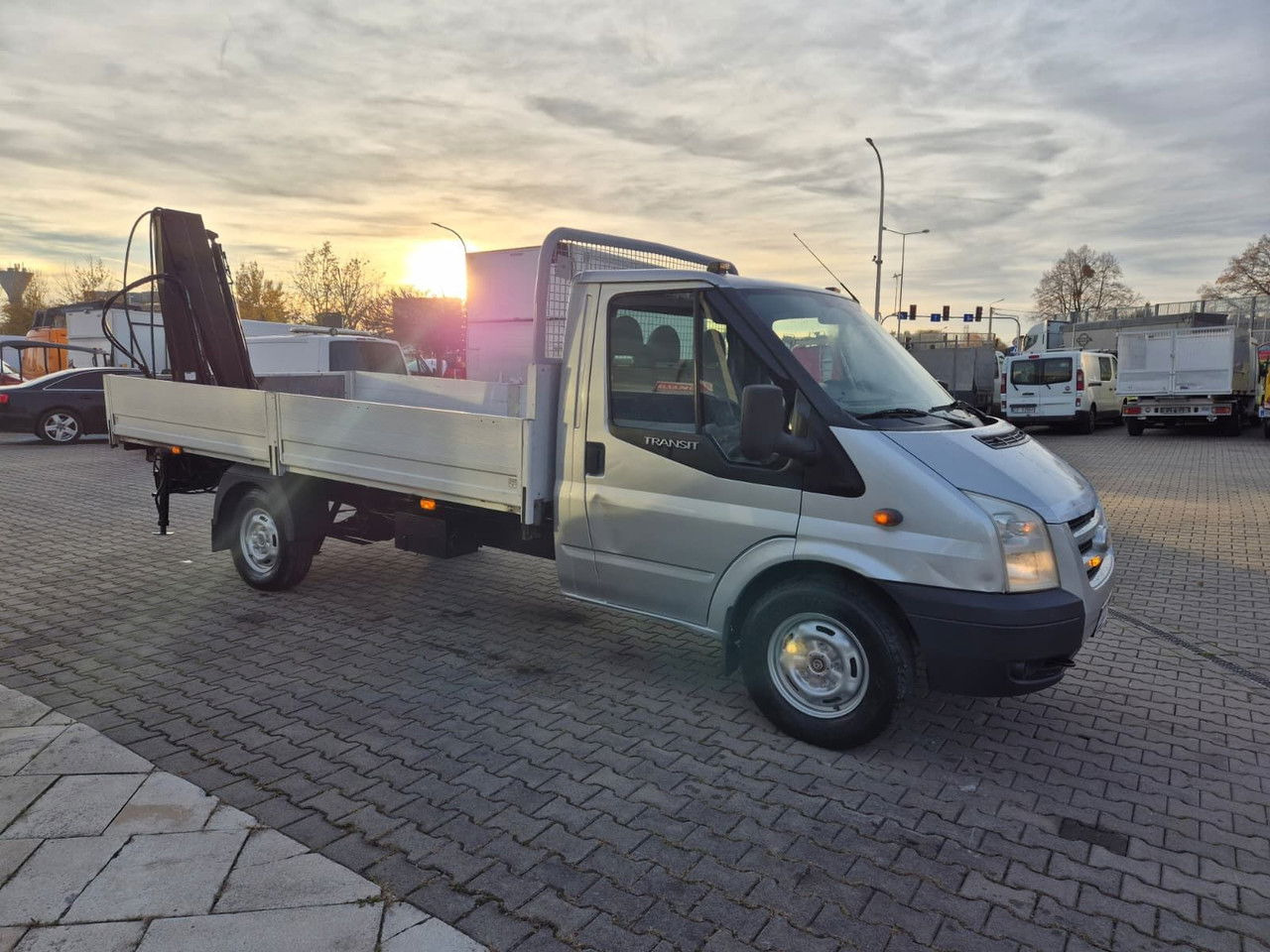 Ford Transit 350 2.4 TDCi / Very Strong Hiab / 1 Owner / Serviced - Малотоннажный бортовой грузовик: фото 5 Ford Transit 350 2.4 TDCi / Very Strong Hiab / 1 Owner / Serviced - Малотоннажный бортовой грузовик: фото 5