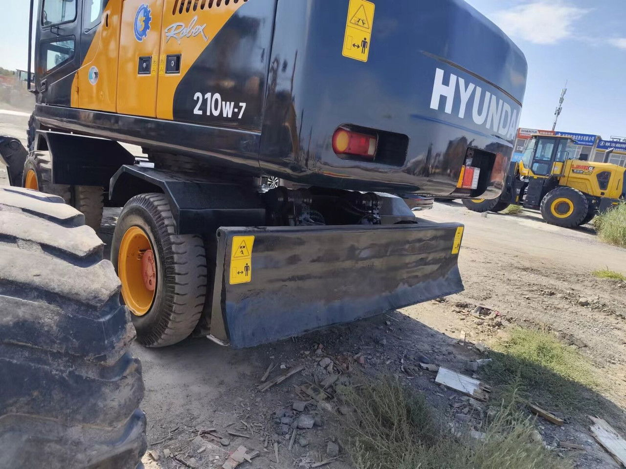 Hyundai R210-7 - Колёсный экскаватор: фото 3 Hyundai R210-7 - Колёсный экскаватор: фото 3