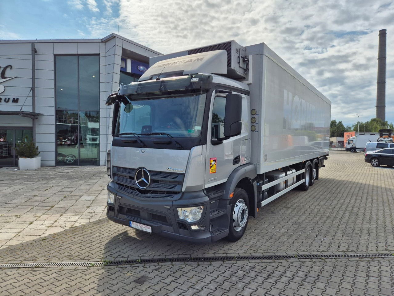 Mercedes-Benz Antos 2532 L 6X2 / Frigoblock / 1 Owner / 6X2 / Euro 6 / TOP - Рефрижератор: фото 3 Mercedes-Benz Antos 2532 L 6X2 / Frigoblock / 1 Owner / 6X2 / Euro 6 / TOP - Рефрижератор: фото 3