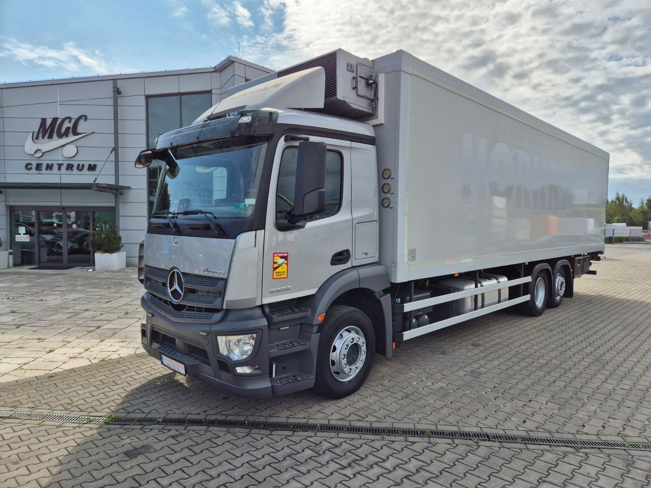 Mercedes-Benz Antos 2532 L 6X2 / Frigoblock / 1 Owner / 6X2 / Euro 6 / TOP - Рефрижератор: фото 2 Mercedes-Benz Antos 2532 L 6X2 / Frigoblock / 1 Owner / 6X2 / Euro 6 / TOP - Рефрижератор: фото 2
