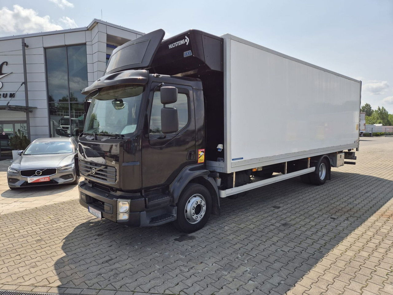 Грузовик с закрытым кузовом Volvo FL 240 1 Owner / Izotherm / Zepro 1500KG / Euro IV: фото 1