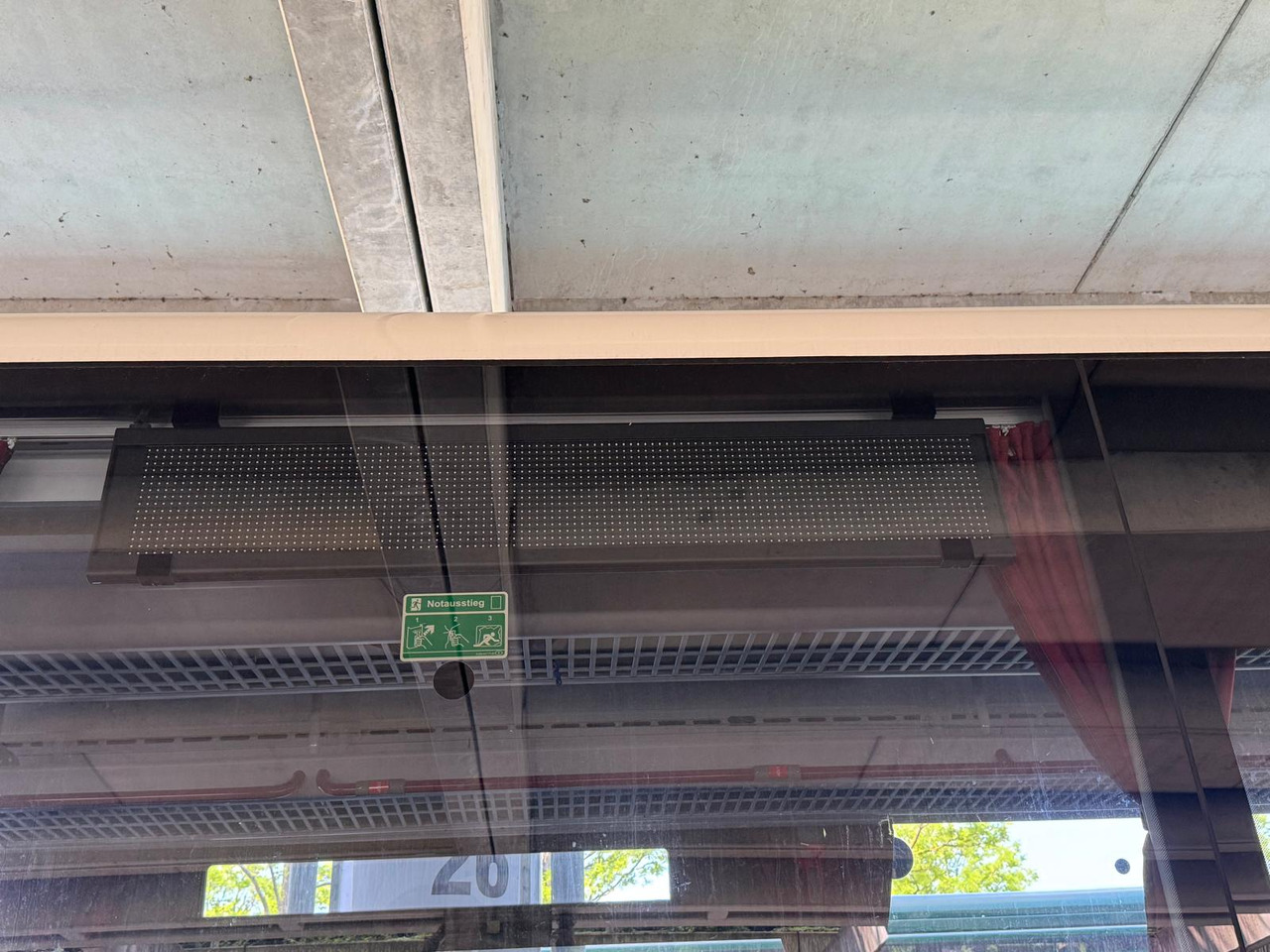 Пригородный автобус Setra S 415 UL business ORIGINAL KM!! / 6 Gang / Klima: фото 7 Пригородный автобус Setra S 415 UL business ORIGINAL KM!! / 6 Gang / Klima: фото 7