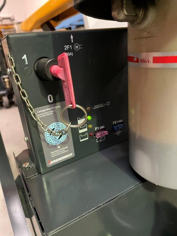 5 (five) scissor pallet truck with electric drive and quick lift pump Jungheinrich model TMX-E 10 - Тележка: фото 4 5 (five) scissor pallet truck with electric drive and quick lift pump Jungheinrich model TMX-E 10 - Тележка: фото 4