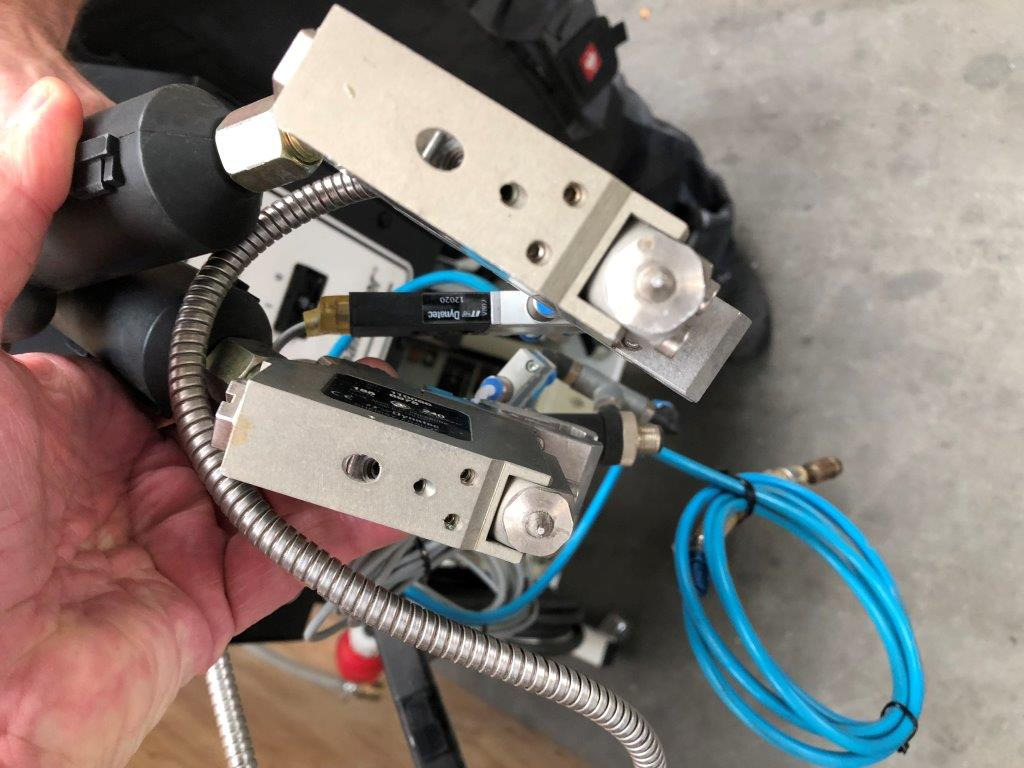 Dynatec Quattro Challenger glue melter with two application nozzles Dy 2002 control unit for 8 channels - Печатное оборудование: фото 3 Dynatec Quattro Challenger glue melter with two application nozzles Dy 2002 control unit for 8 channels - Печатное оборудование: фото 3