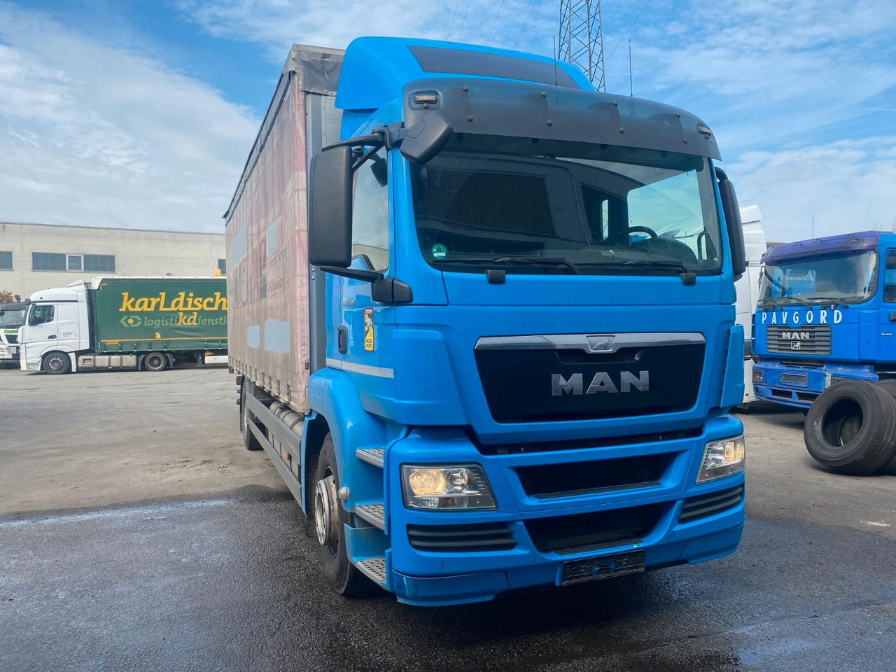 MAN 18.400 8m Lang/10t Nutzlast/2 Stück MAN 18.400 kein 18.440 2 x - Тентованный грузовик: фото 1 MAN 18.400 8m Lang/10t Nutzlast/2 Stück MAN 18.400 kein 18.440 2 x - Тентованный грузовик: фото 1