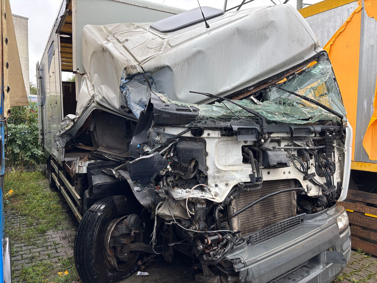 Renault 320*18 - Рефрижератор: фото 2 Renault 320*18 - Рефрижератор: фото 2