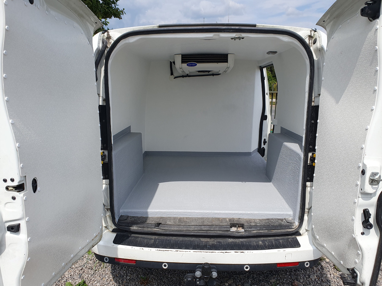FIAT DOBLO 1.6 LONG CHLODNIA carrier +230v KLIMA EURO6 - Фургон-рефрижератор: фото 2 FIAT DOBLO 1.6 LONG CHLODNIA carrier +230v KLIMA EURO6 - Фургон-рефрижератор: фото 2