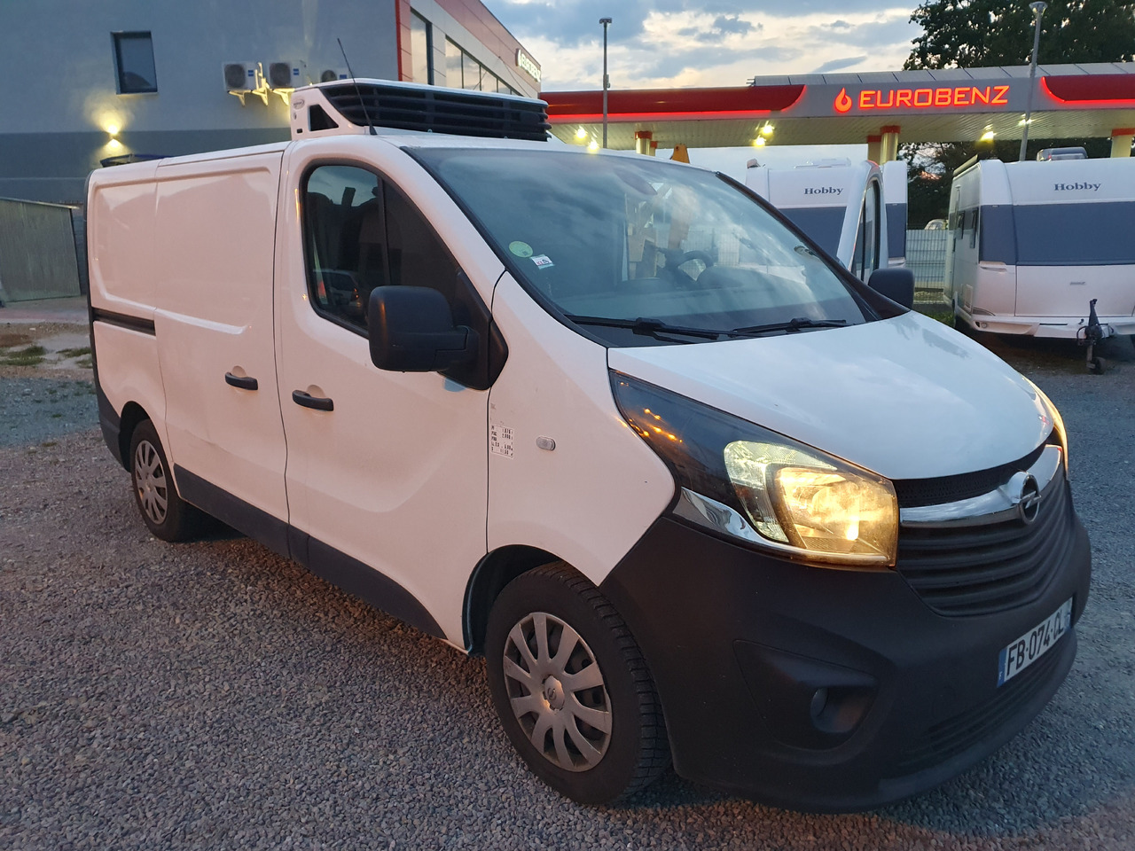 Opel VIVARO CHLODNIA CARRIER+230V KLIMA NAVI EURO6 - Фургон-рефрижератор: фото 3 Opel VIVARO CHLODNIA CARRIER+230V KLIMA NAVI EURO6 - Фургон-рефрижератор: фото 3