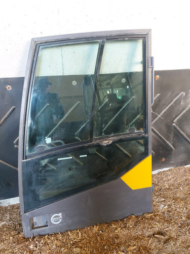 Excavator Door - Дверь и запчасти для Экскаваторов: фото 1 Excavator Door - Дверь и запчасти для Экскаваторов: фото 1