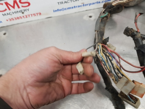 Fiat 160-90, 140-90, 115-90, 180-90, 160-90 Dash Wiring Loom Complete 5131408 - Кабели/ Провода: фото 5 Fiat 160-90, 140-90, 115-90, 180-90, 160-90 Dash Wiring Loom Complete 5131408 - Кабели/ Провода: фото 5