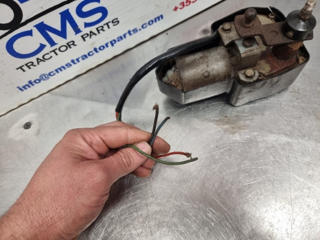 John Deere 3350, 30, 40 Series, Front Wiper Motor Al34846, 390211703 - Щетка стеклоочистителя: фото 2 John Deere 3350, 30, 40 Series, Front Wiper Motor Al34846, 390211703 - Щетка стеклоочистителя: фото 2