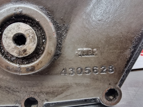 Massey Ferguson 5612, 5400, 5600 Series, Rear Axle Cover 4305628m8 - Задняя ось: фото 2 Massey Ferguson 5612, 5400, 5600 Series, Rear Axle Cover 4305628m8 - Задняя ось: фото 2