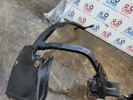 New Holland Case T6, T7, T6000, Maxxum Ser Front Mudguard Bracket Kit 47444870 - Крыло: фото 5 New Holland Case T6, T7, T6000, Maxxum Ser Front Mudguard Bracket Kit 47444870 - Крыло: фото 5
