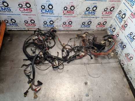 New Holland Case Tm, Mxm 120, 130, 140 Cab Wiring Loom Parts 87539098, 87309545 - Кабели/ Провода: фото 1 New Holland Case Tm, Mxm 120, 130, 140 Cab Wiring Loom Parts 87539098, 87309545 - Кабели/ Провода: фото 1