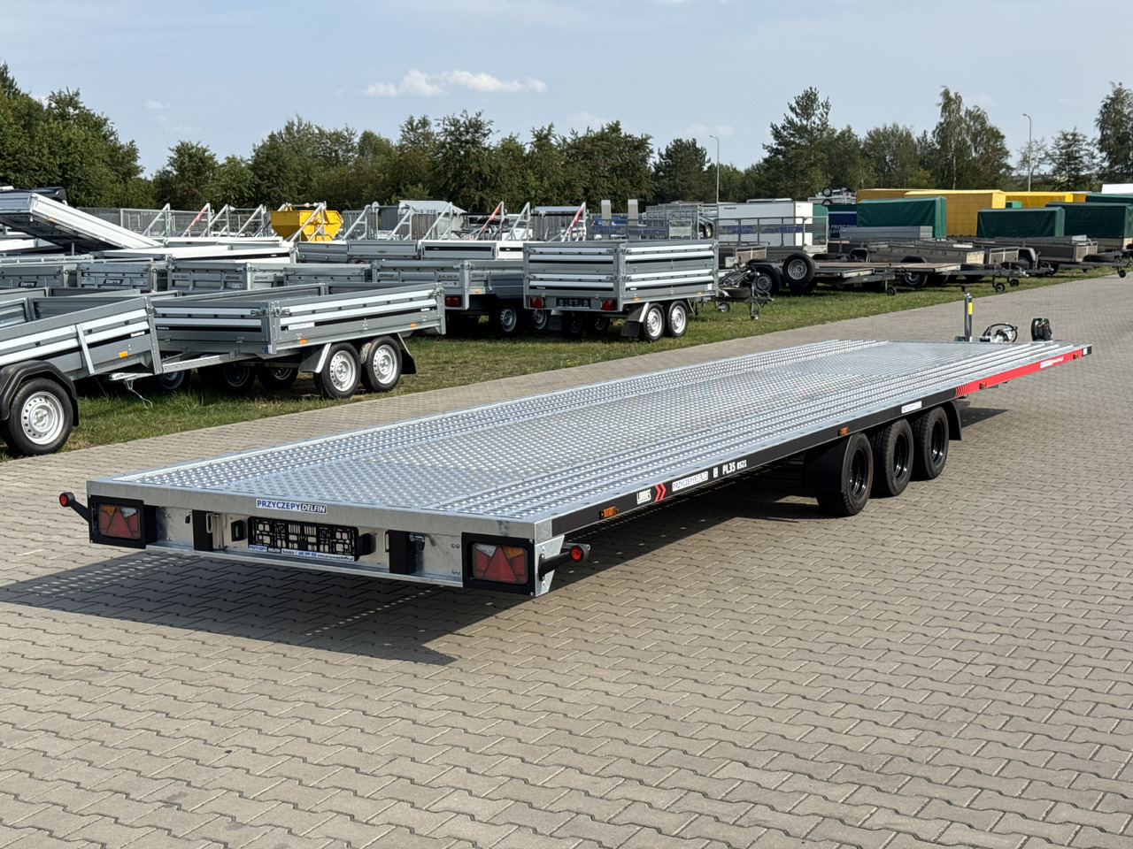 LORRIES PL35-8521 laweta na dwa auta 3500kg wypełnienie podłogi ALU 3 osie - Прицеп-автовоз: фото 4 LORRIES PL35-8521 laweta na dwa auta 3500kg wypełnienie podłogi ALU 3 osie - Прицеп-автовоз: фото 4