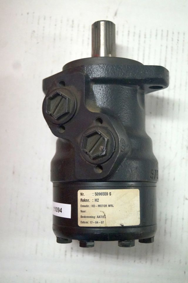 Jungheinrich 26906940 | Stuur motor Steering motor WRL reachtruck till year 2003 - Гидравлический мотор для Погрузочно-разгрузочной техники: фото 1 Jungheinrich 26906940 | Stuur motor Steering motor WRL reachtruck till year 2003 - Гидравлический мотор для Погрузочно-разгрузочной техники: фото 1