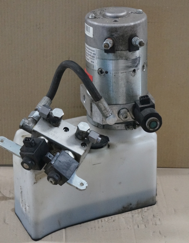 Jungheinrich 51417583 | Pumpmotor with tank and valve block 24V 2,2KW code R9320 - Гидравлический насос для Погрузочно-разгрузочной техники: фото 1 Jungheinrich 51417583 | Pumpmotor with tank and valve block 24V 2,2KW code R9320 - Гидравлический насос для Погрузочно-разгрузочной техники: фото 1