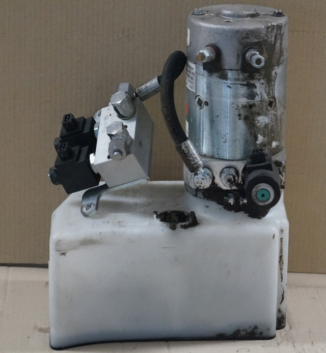 Jungheinrich 51417583 | Pumpmotor with tank and valve block 24V 2,2KW code R9320 - Гидравлический насос для Погрузочно-разгрузочной техники: фото 1 Jungheinrich 51417583 | Pumpmotor with tank and valve block 24V 2,2KW code R9320 - Гидравлический насос для Погрузочно-разгрузочной техники: фото 1