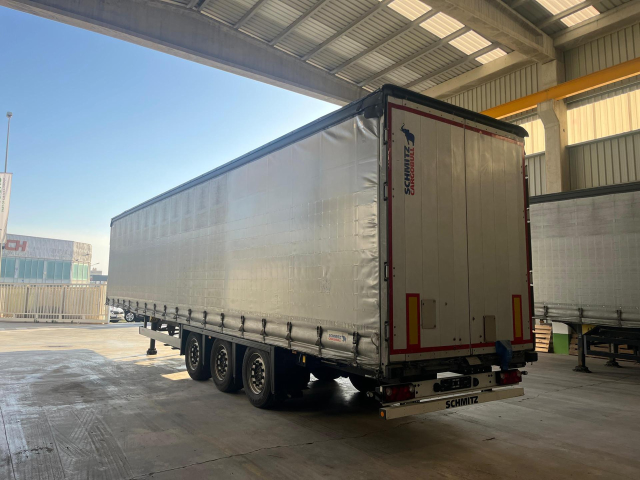 Schmitz Cargobull SCS24/L Varios - Тентованный полуприцеп: фото 4 Schmitz Cargobull SCS24/L Varios - Тентованный полуприцеп: фото 4