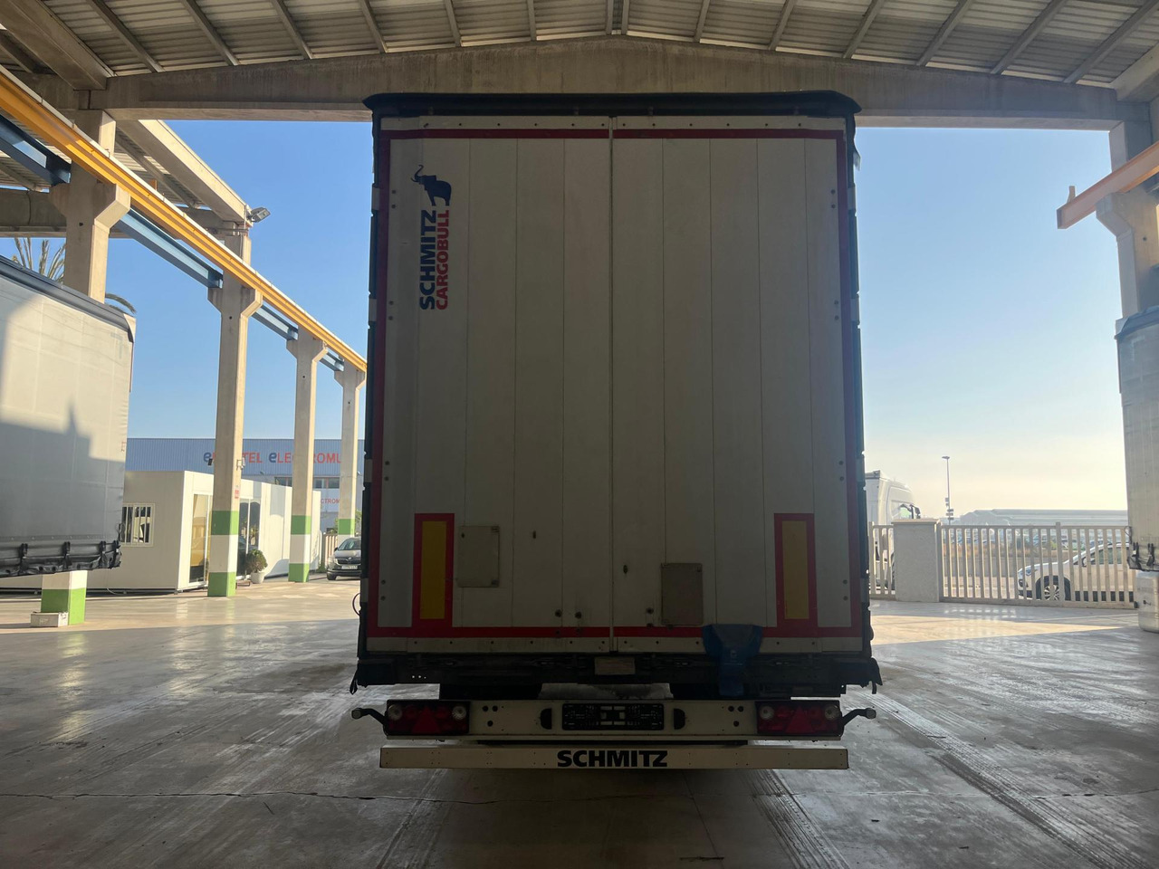 Schmitz Cargobull SCS24/L Varios - Тентованный полуприцеп: фото 3 Schmitz Cargobull SCS24/L Varios - Тентованный полуприцеп: фото 3