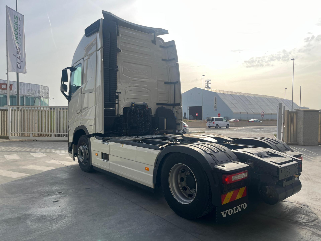 Volvo FH 460 Globetrotter XL i-Save I-ParkCool - Тягач: фото 4 Volvo FH 460 Globetrotter XL i-Save I-ParkCool - Тягач: фото 4