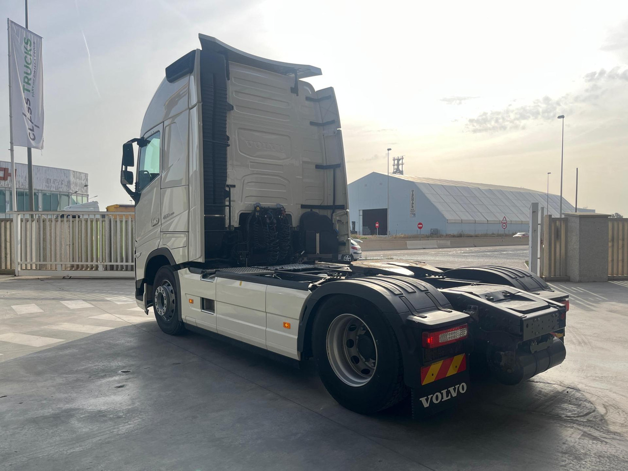 Volvo FH 460 Globetrotter XL i-Save I-ParkCool - Тягач: фото 3 Volvo FH 460 Globetrotter XL i-Save I-ParkCool - Тягач: фото 3