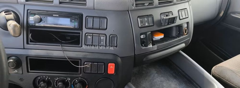 Грузовик для перевозки животных DAF CF 400 Menke Einstock | Transport zwierząt jednopoziomowy | 2 kratownice do bydła| Retarder | Euro 6: фото 18 Грузовик для перевозки животных DAF CF 400 Menke Einstock | Transport zwierząt jednopoziomowy | 2 kratownice do bydła| Retarder | Euro 6: фото 18