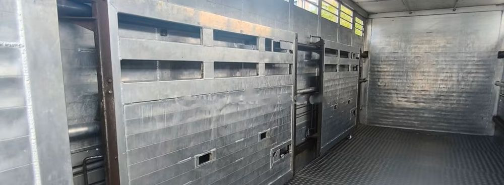 Грузовик для перевозки животных DAF CF 400 Menke Einstock | Transport zwierząt jednopoziomowy | 2 kratownice do bydła| Retarder | Euro 6: фото 12 Грузовик для перевозки животных DAF CF 400 Menke Einstock | Transport zwierząt jednopoziomowy | 2 kratownice do bydła| Retarder | Euro 6: фото 12