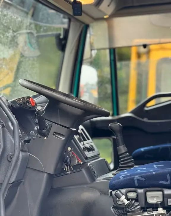 Iveco TRAKKER 450 6x4 WYWROTKA MELLER | EURO 5 | MANUAL | KLIMA | RETARDER | PRZEBIEG 364 000km ! - Самосвал: фото 5 Iveco TRAKKER 450 6x4 WYWROTKA MELLER | EURO 5 | MANUAL | KLIMA | RETARDER | PRZEBIEG 364 000km ! - Самосвал: фото 5