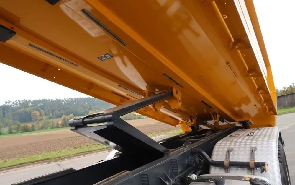 Mercedes-Benz Arocs 3251 / 8x4 / Wywrotka Meiller 3- stronna / Euro 6d / Przebieg: 215 600 km - Самосвал: фото 5 Mercedes-Benz Arocs 3251 / 8x4 / Wywrotka Meiller 3- stronna / Euro 6d / Przebieg: 215 600 km - Самосвал: фото 5