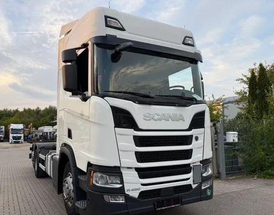 Scania R450 BDF • 6x2 • Euro 6d • Skrętna tylna oś • Retarder • Pod zabudowę • - Грузовик-шасси: фото 1 Scania R450 BDF • 6x2 • Euro 6d • Skrętna tylna oś • Retarder • Pod zabudowę • - Грузовик-шасси: фото 1