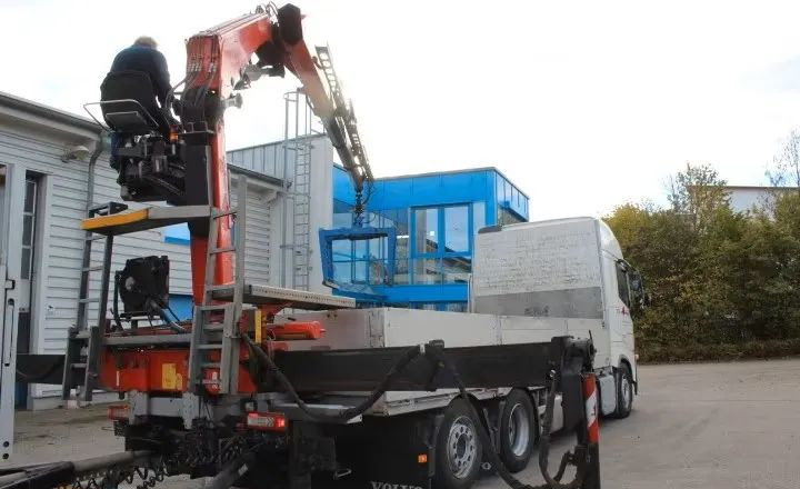 Volvo FH500 6x2 | Platforma z HDS Fassi F215A7 - Sterowanie radiowe | Euro 6 | Automatyczna skrzynia | 390 000 km - Грузовик бортовой/ Платформа, Автоманипулятор: фото 4 Volvo FH500 6x2 | Platforma z HDS Fassi F215A7 - Sterowanie radiowe | Euro 6 | Automatyczna skrzynia | 390 000 km - Грузовик бортовой/ Платформа, Автоманипулятор: фото 4