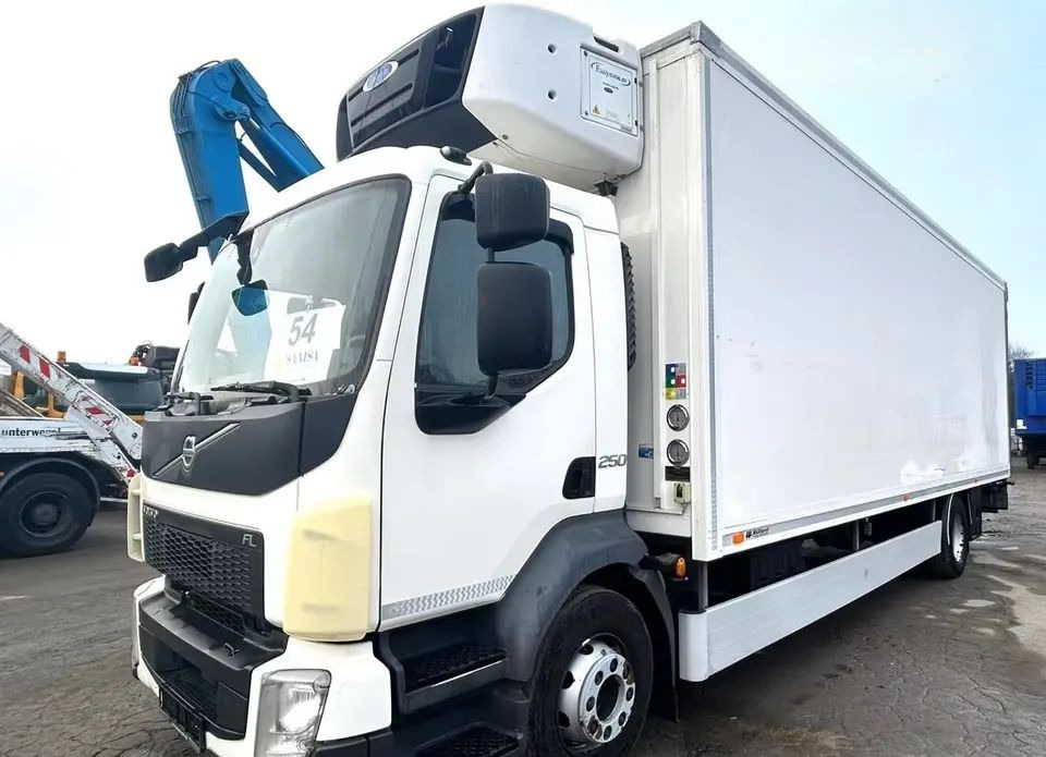 Volvo FL 250 | Chłodnia Carrier Supra -30°C | Hydrauliczna platforma załadunkowa | ogrzewanie postojowe | 187 654 km | Automatyczna skrzynia | Euro 6 |4x2 - Рефрижератор: фото 2 Volvo FL 250 | Chłodnia Carrier Supra -30°C | Hydrauliczna platforma załadunkowa | ogrzewanie postojowe | 187 654 km | Automatyczna skrzynia | Euro 6 |4x2 - Рефрижератор: фото 2