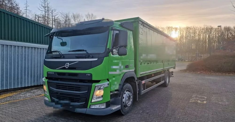 Volvo FM 420 – zabudowa + plandeka / Automatyczna skrzynia / Euro 6 / Zawieszenie pneumatyczne/ 4x2/ - Тентованный грузовик: фото 1 Volvo FM 420 – zabudowa + plandeka / Automatyczna skrzynia / Euro 6 / Zawieszenie pneumatyczne/ 4x2/ - Тентованный грузовик: фото 1