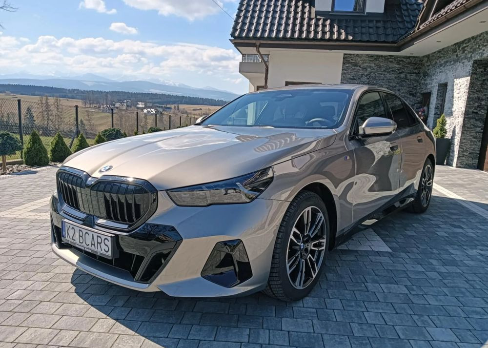 BMW Seria 5 - Легковой автомобиль: фото 1 BMW Seria 5 - Легковой автомобиль: фото 1