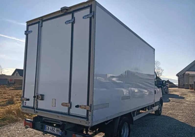 Iveco 35C13, 35C12, 35C14, 35C15 - Фургон-рефрижератор: фото 4 Iveco 35C13, 35C12, 35C14, 35C15 - Фургон-рефрижератор: фото 4