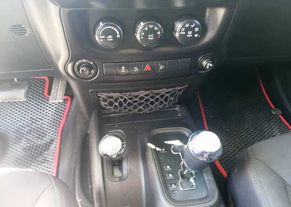 Кабриолет Jeep Wrangler 2.8 CRD Sport: фото 8 Кабриолет Jeep Wrangler 2.8 CRD Sport: фото 8