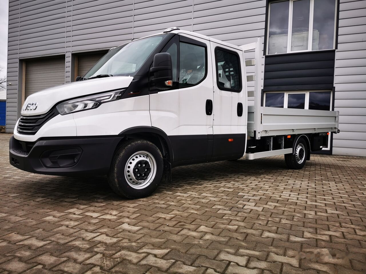 IVECO Daily 180KM r. oś 4100 - Малотоннажный бортовой грузовик: фото 4 IVECO Daily 180KM r. oś 4100 - Малотоннажный бортовой грузовик: фото 4