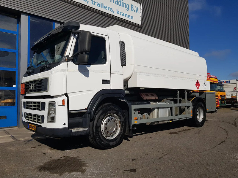 Volvo FM 9.340 Petrol, Diesel 17000 Ltr. 3 Compartementen - Грузовик-цистерна: фото 2 Volvo FM 9.340 Petrol, Diesel 17000 Ltr. 3 Compartementen - Грузовик-цистерна: фото 2
