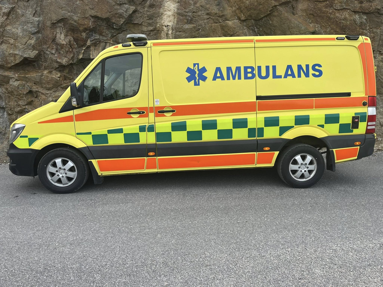 MERCEDES-BENZ Sprinter 319 - AMBULANCE - RESERVERAD !! - Машина скорой помощи: фото 3 MERCEDES-BENZ Sprinter 319 - AMBULANCE - RESERVERAD !! - Машина скорой помощи: фото 3