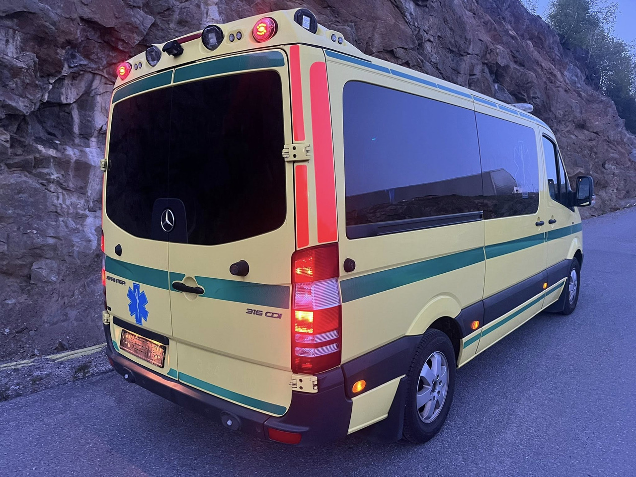 Mercedes-Benz Sprinter 316 - 2 stretcher AMBULANCE - RESERERAD !! - Машина скорой помощи: фото 3 Mercedes-Benz Sprinter 316 - 2 stretcher AMBULANCE - RESERERAD !! - Машина скорой помощи: фото 3