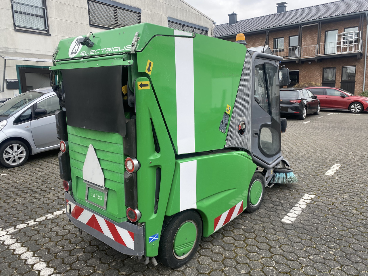 TENNANT Green Machines 500 ZE electric 500 ZE - Подметально-уборочная машина: фото 4 TENNANT Green Machines 500 ZE electric 500 ZE - Подметально-уборочная машина: фото 4