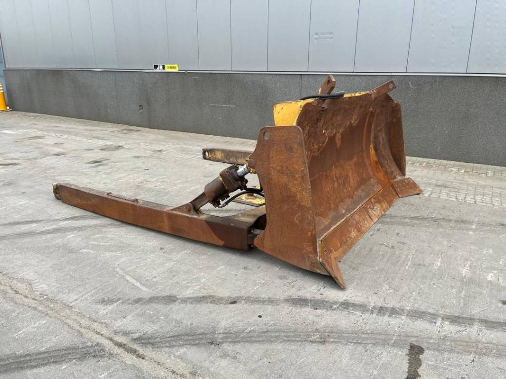 CAT D 6 XL Blade + Pusharms - Отвал: фото 1 CAT D 6 XL Blade + Pusharms - Отвал: фото 1