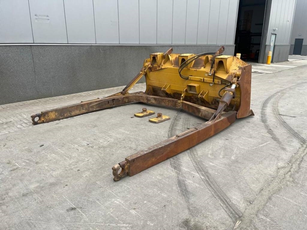 CAT D 6 XL Blade + Pusharms - Отвал: фото 3 CAT D 6 XL Blade + Pusharms - Отвал: фото 3