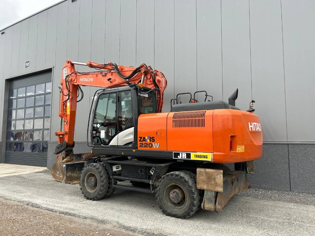 Hitachi ZX220W-5B - Колёсный экскаватор: фото 3 Hitachi ZX220W-5B - Колёсный экскаватор: фото 3
